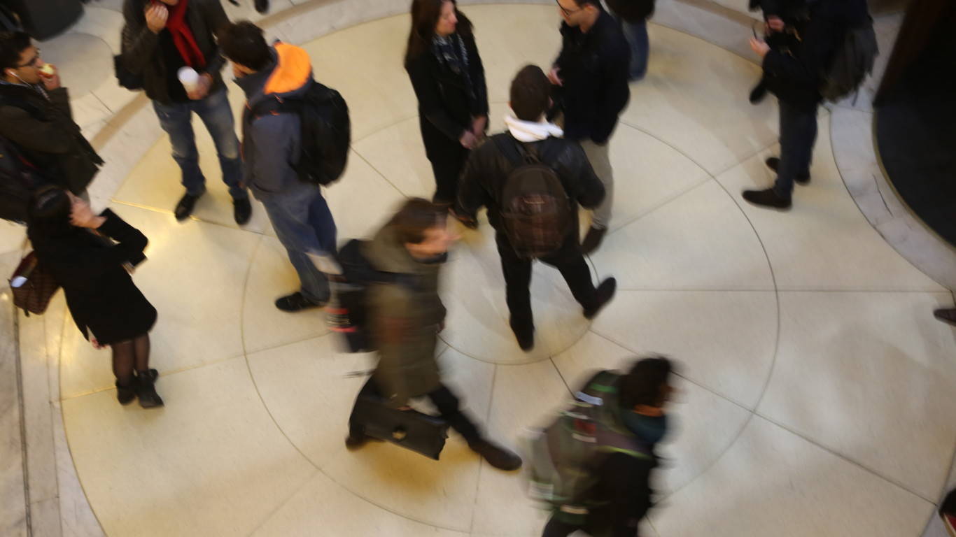 LSE_Students_8718_1366x768_16-9_sRGBe