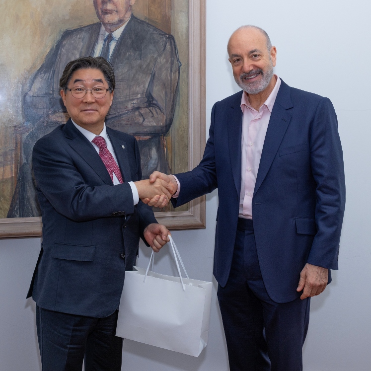 KoreaULarryKramer747